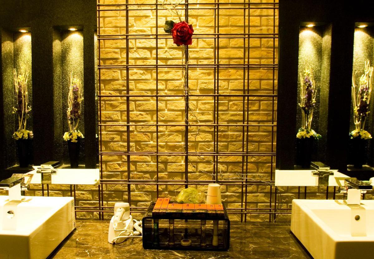 Hip Spa Motel Taichung Buitenkant foto