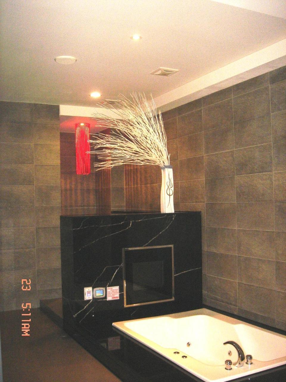Hip Spa Motel Taichung Buitenkant foto