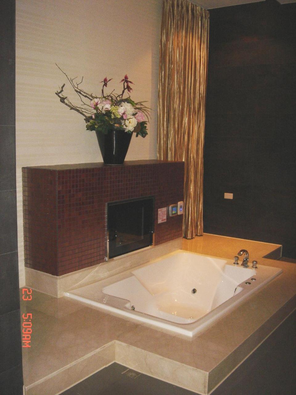 Hip Spa Motel Taichung Buitenkant foto
