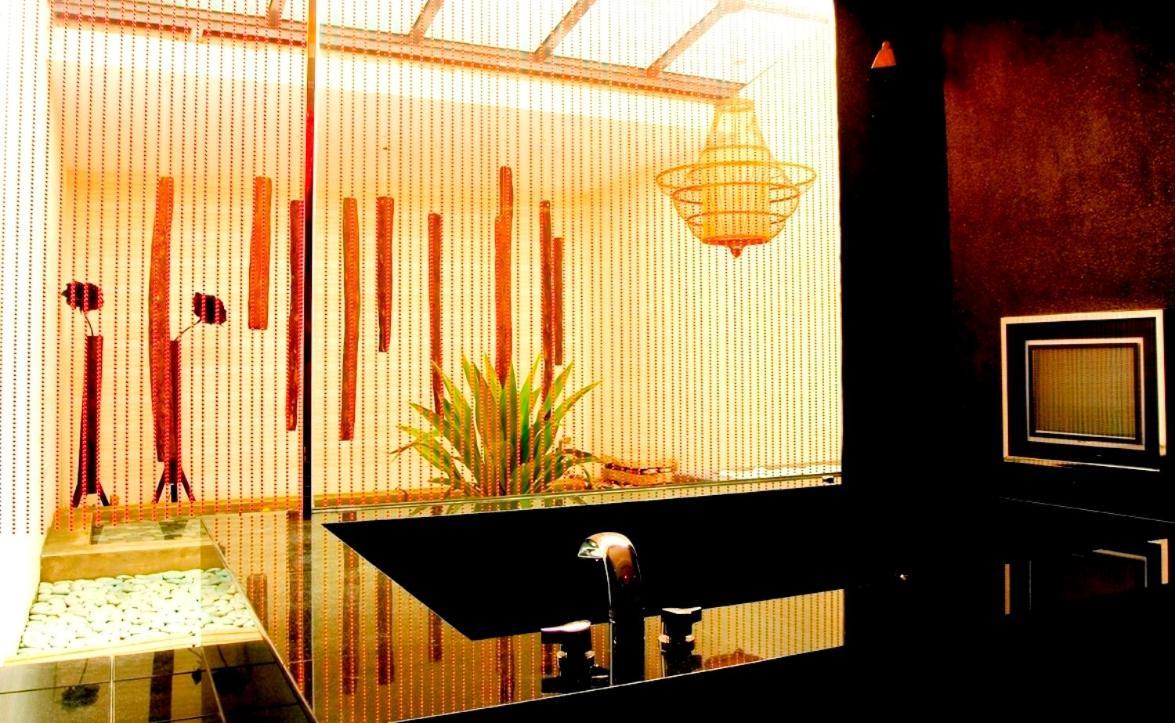 Hip Spa Motel Taichung Buitenkant foto