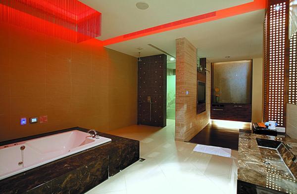 Hip Spa Motel Taichung Buitenkant foto
