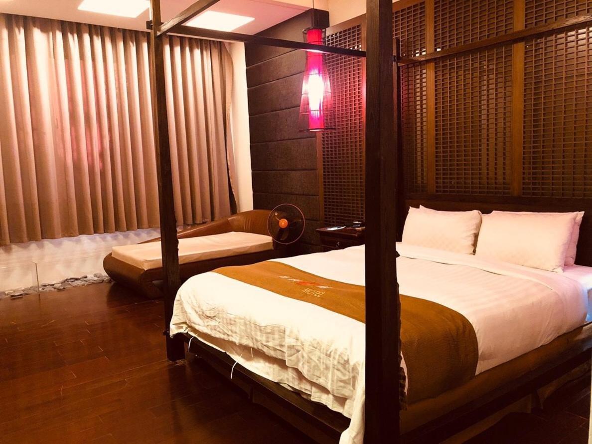 Hip Spa Motel Taichung Buitenkant foto
