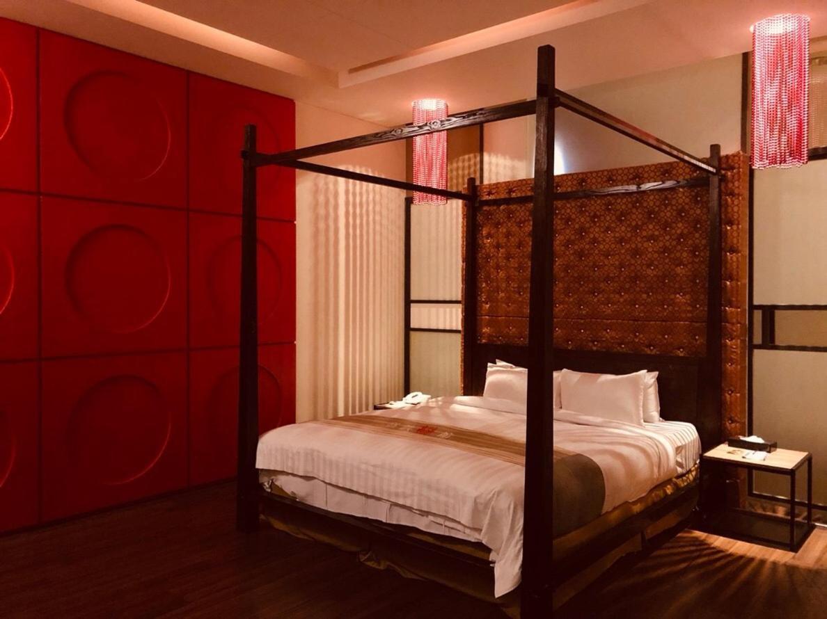 Hip Spa Motel Taichung Buitenkant foto