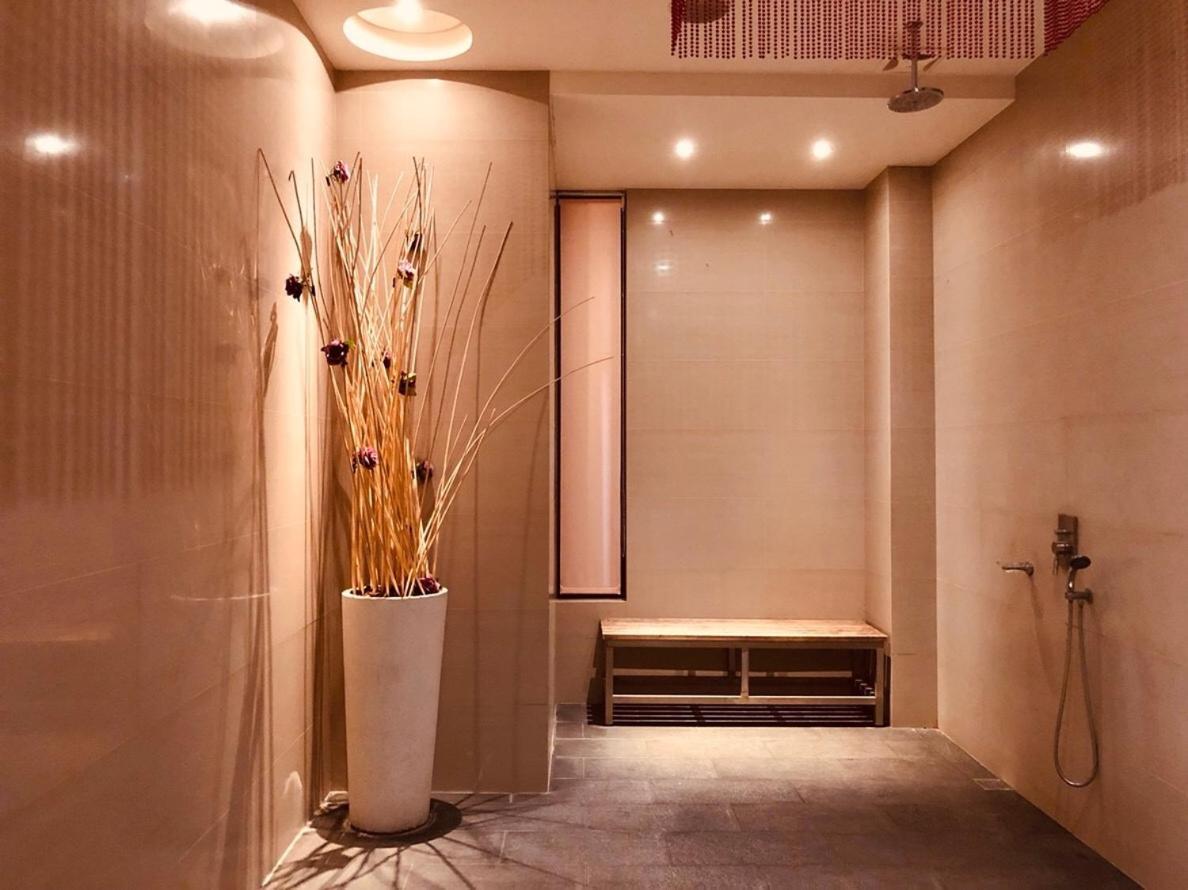 Hip Spa Motel Taichung Buitenkant foto